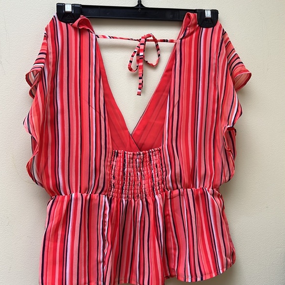 NWOT GUESS top, M - Picture 3 of 11